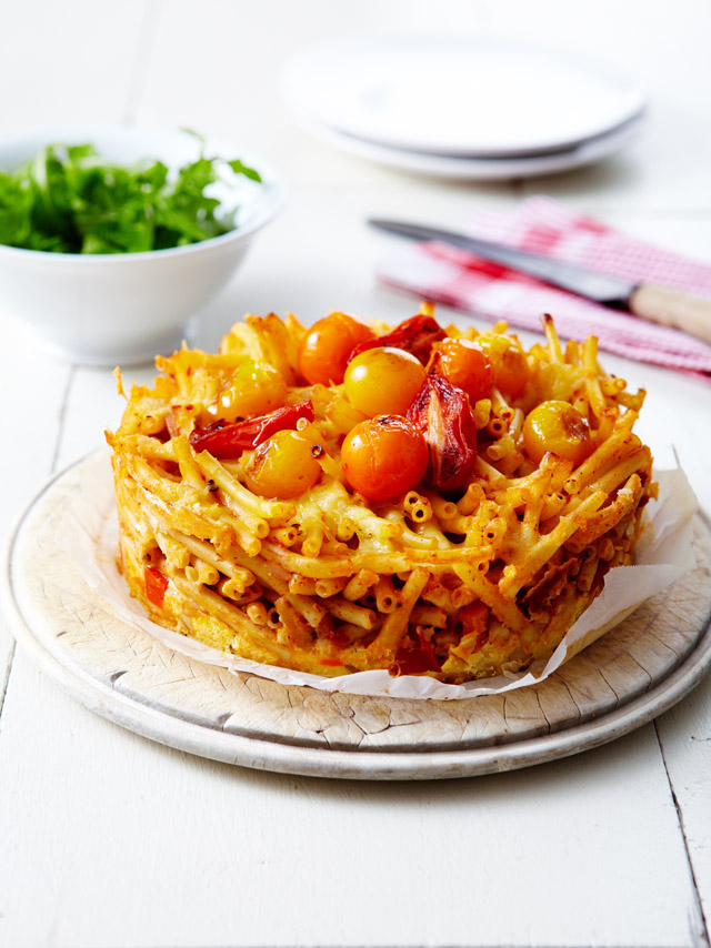 Gâteau de macaroni aux tomates cerise et au Gruyère AOP suisse