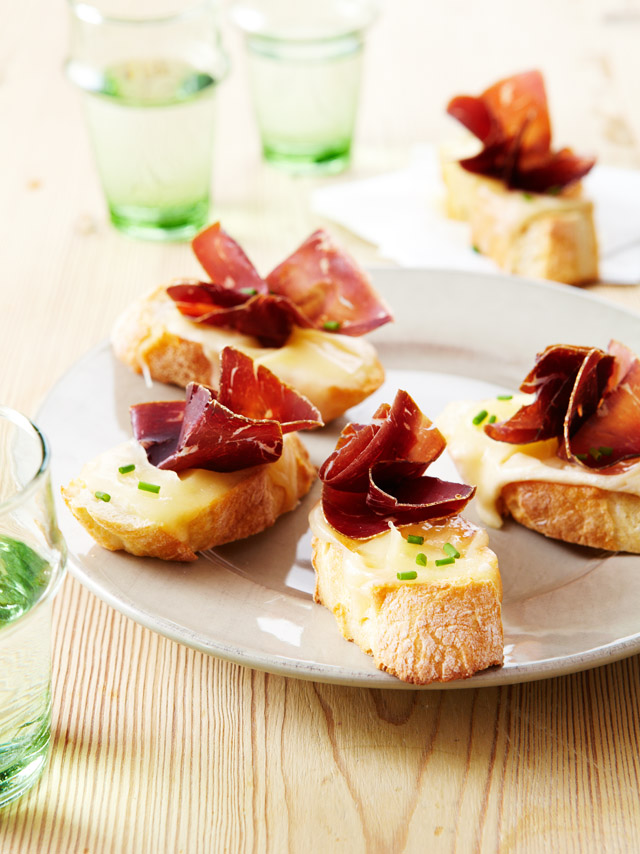 Brochettes au Vacherin Fribourgeois AOP et viande des Grisons