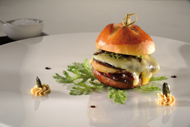 Mini-hamburger au foie gras et Vacherin Fribourgeois AOP