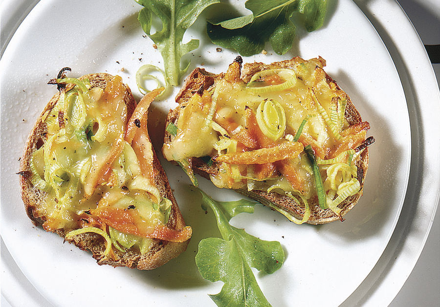 Croûtes au fromage et aux légumes