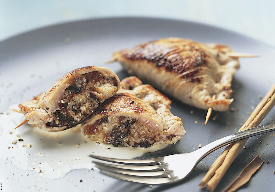 Paupiettes de veau aux pruneaux et au Gruyère AOP, sauce à la cannelle