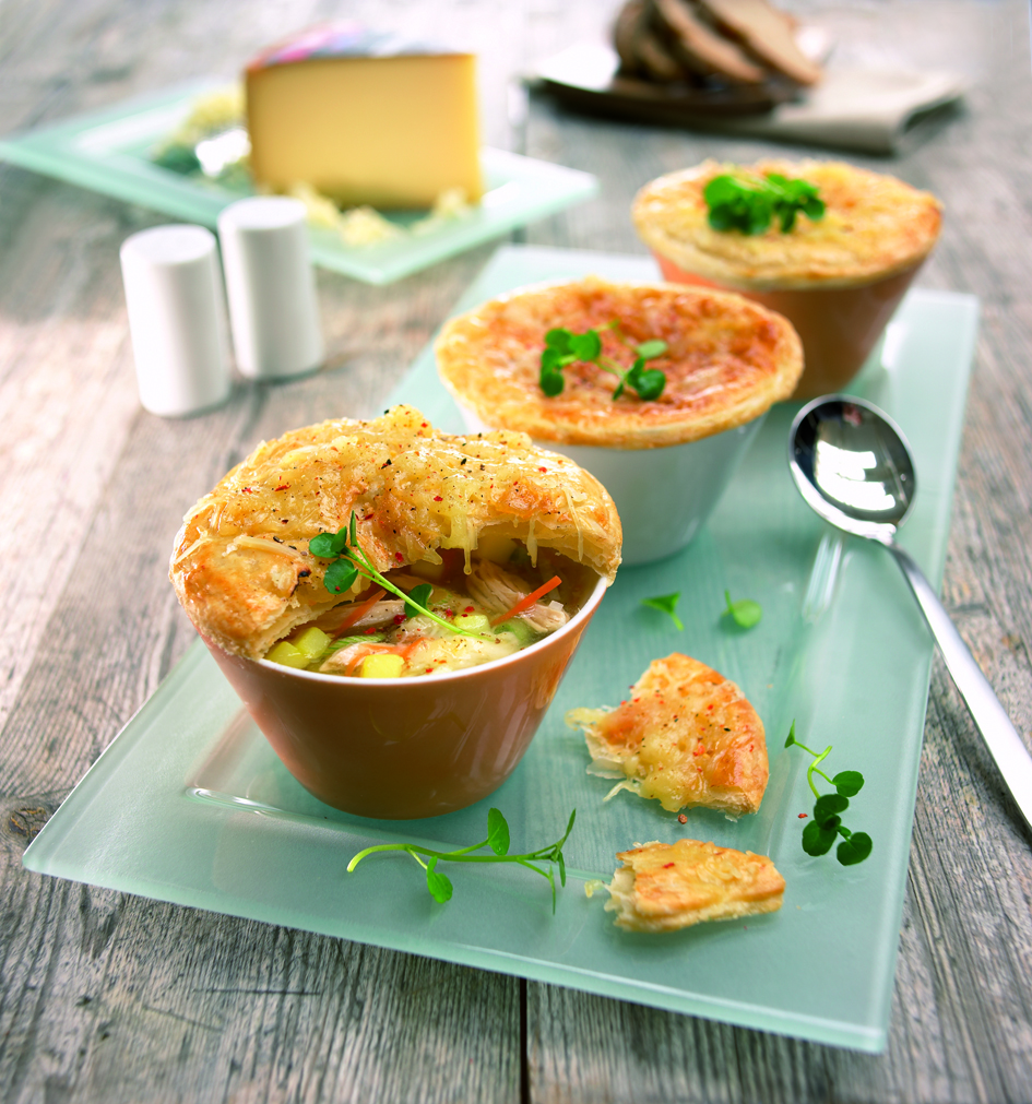 Soupe en croûte de pâte feuilletée