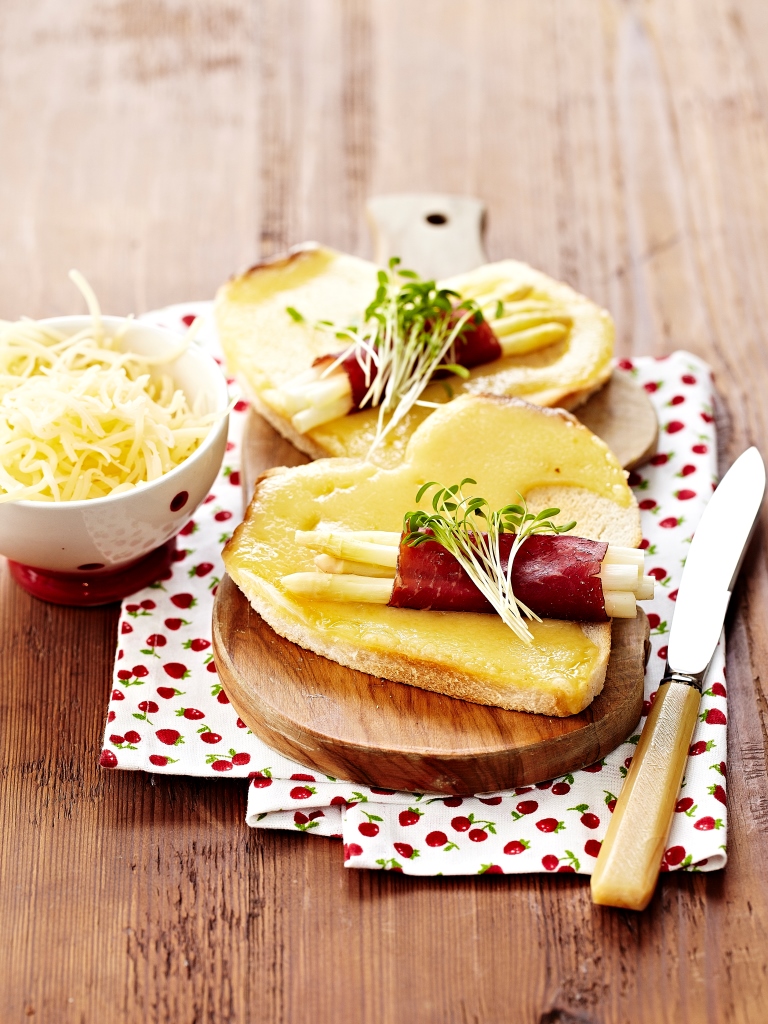 Croque-monsieur aux asperges et à l’Emmentaler AOP