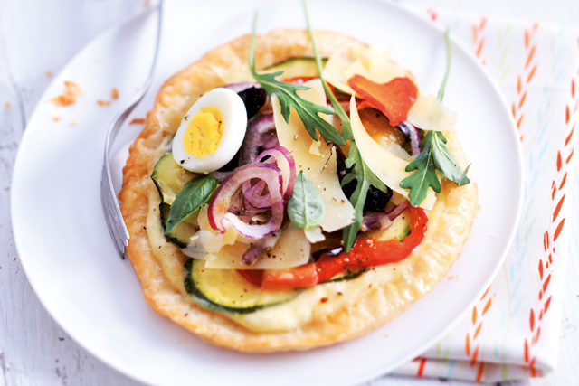 Tartelettes aux légumes grillés sur une crème au Sbrinz et au basilic