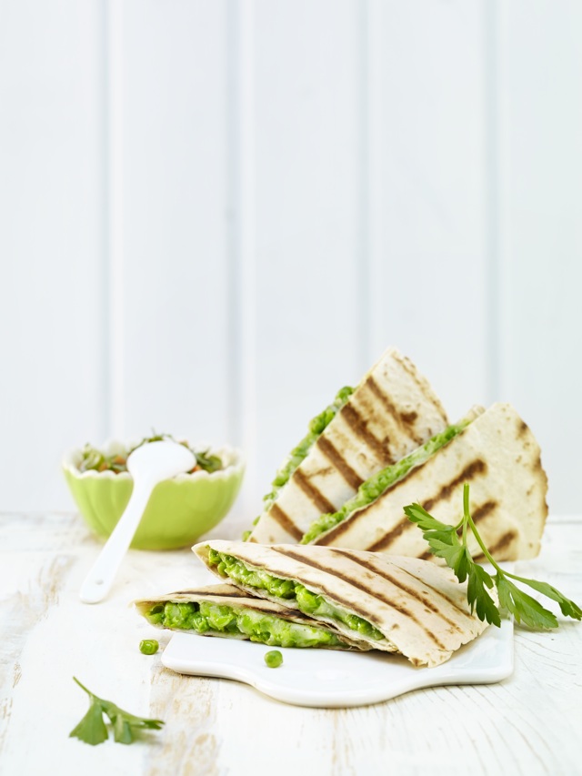 Quesadillas aux petits pois avec sa sauce à la carotte